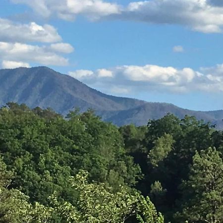 Romantic Mtn Cabin Hot Tub & Jacuzzi Views Villa Sevierville Esterno foto