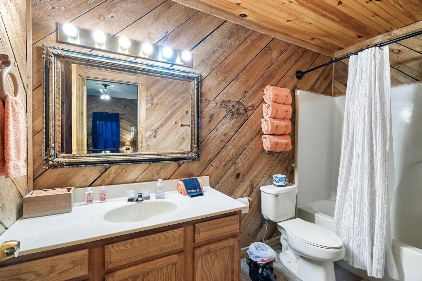 Romantic Mtn Cabin Hot Tub & Jacuzzi Views Sevierville Esterno foto