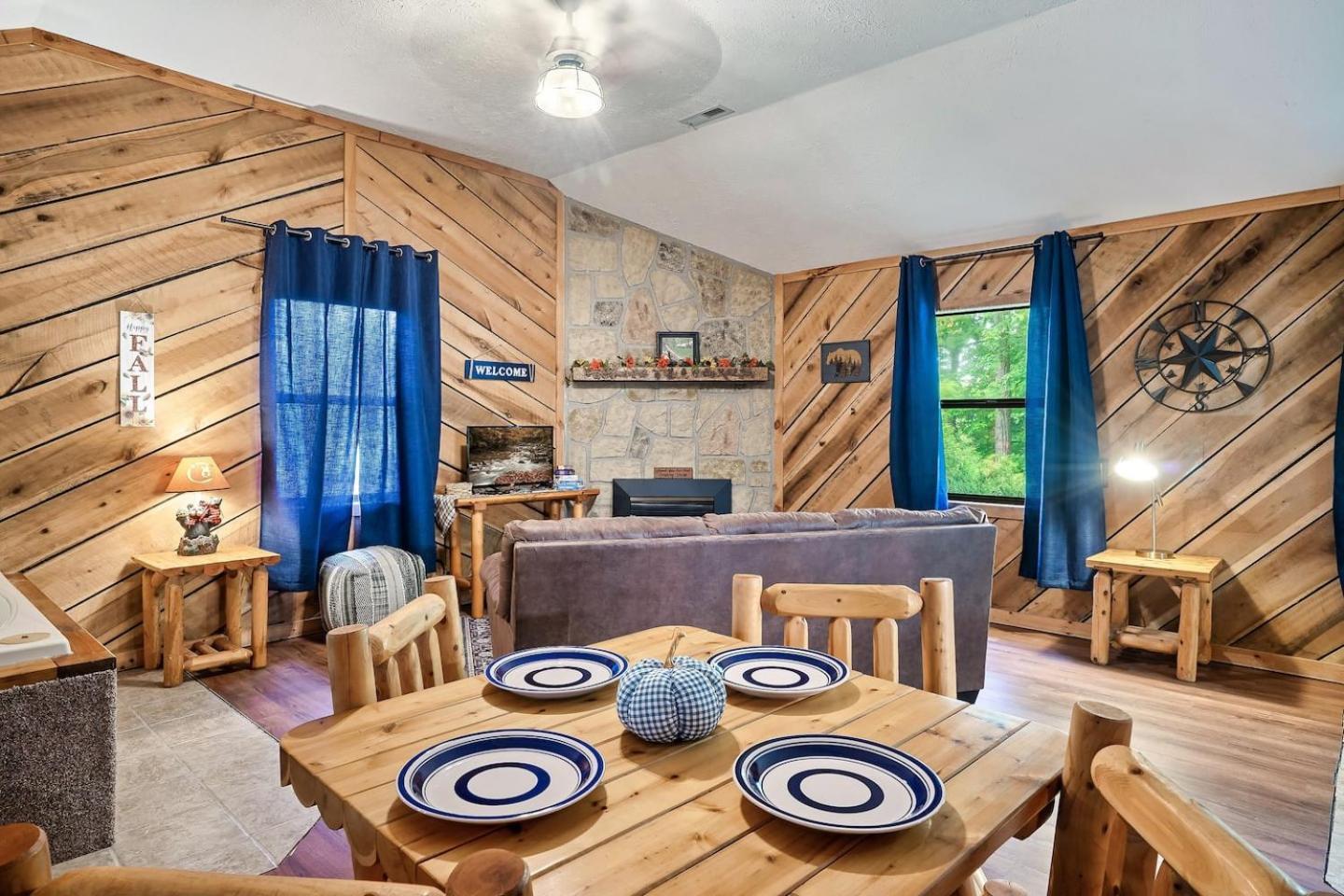 Romantic Mtn Cabin Hot Tub & Jacuzzi Views Sevierville Esterno foto