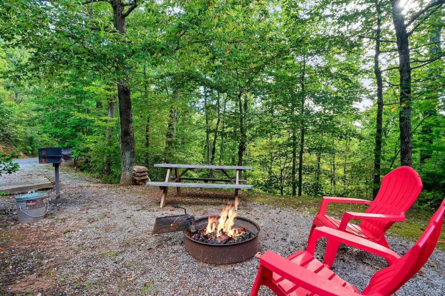 Romantic Mtn Cabin Hot Tub & Jacuzzi Views Villa Sevierville Esterno foto