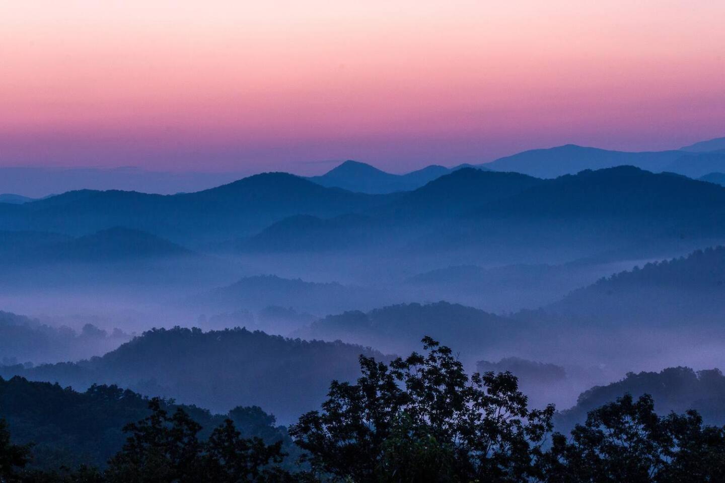 Romantic Mtn Cabin Hot Tub & Jacuzzi Views Villa Sevierville Esterno foto