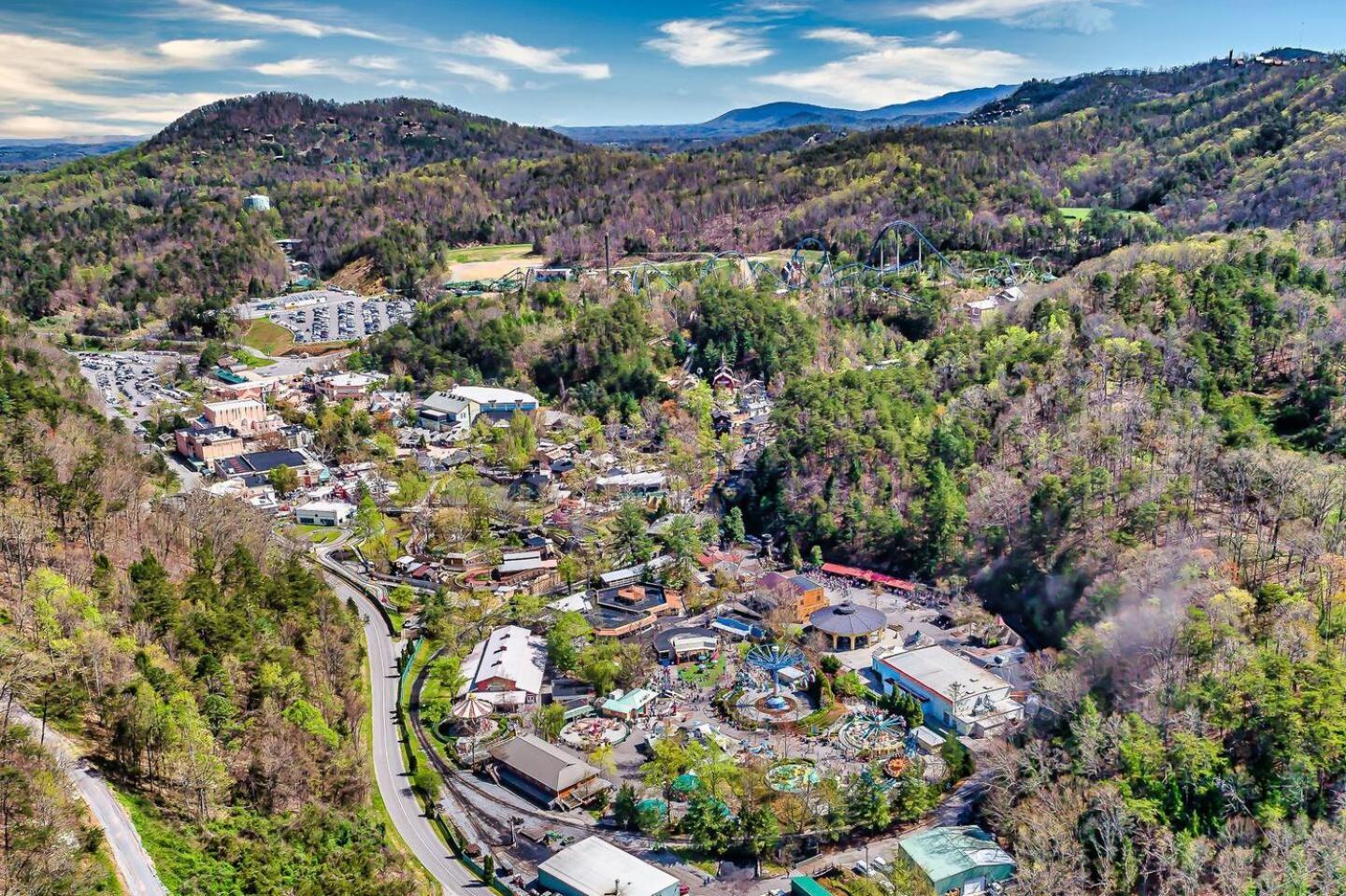 Romantic Mtn Cabin Hot Tub & Jacuzzi Views Villa Sevierville Esterno foto