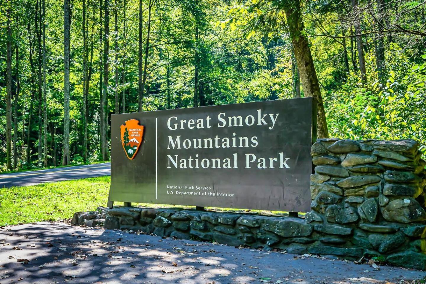 Romantic Mtn Cabin Hot Tub & Jacuzzi Views Sevierville Esterno foto