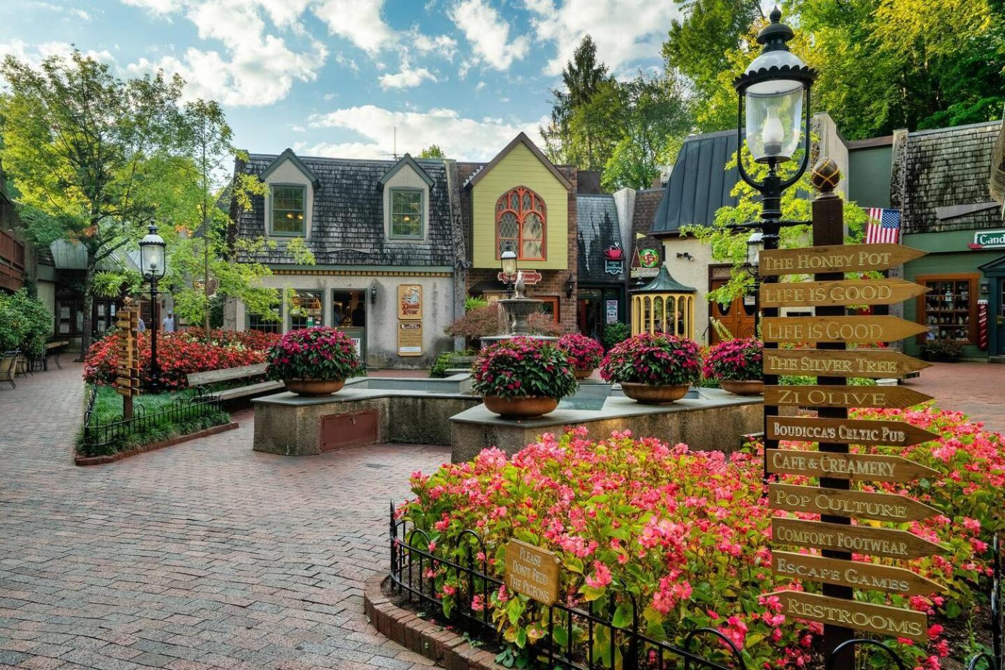 Romantic Mtn Cabin Hot Tub & Jacuzzi Views Sevierville Esterno foto
